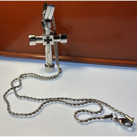 The Unbranded Brand Jewelry - Stainless Steel cross Pendant Necklace 20" Heavy